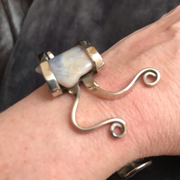 Silver bracelet with beautiful polished stone - Picture 3 of 8
